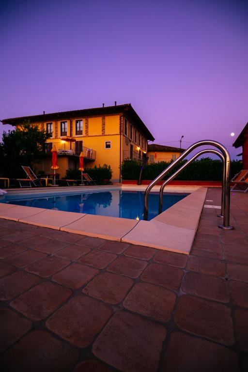 Agriturismo Bianconiglio Monforte dʼAlba Exterior foto