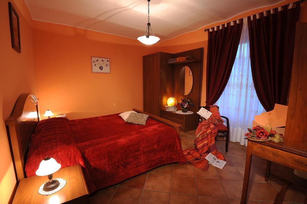 Agriturismo Bianconiglio Monforte dʼAlba Cameră foto